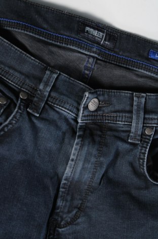 Pánske džínsy  Pioneer, Veľkosť M, Farba Modrá, Cena  11,63 €