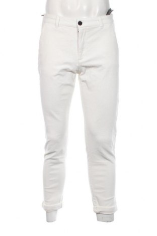 Pantaloni raiați de bărbați Lindbergh, Mărime M, Culoare Alb, Preț 253,29 Lei