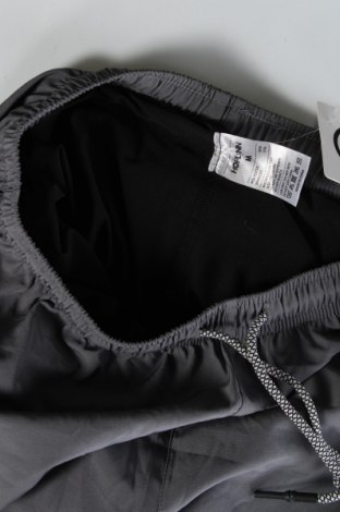 Ανδρικό κοντό παντελόνι, Μέγεθος M, Χρώμα Γκρί, Τιμή 11,75 €