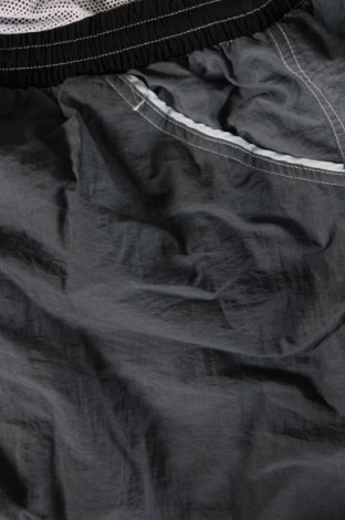 Pantaloni scurți de bărbați, Mărime XL, Culoare Gri, Preț 62,50 Lei