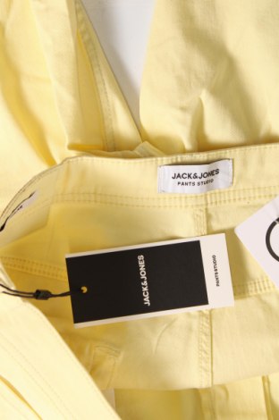 Ανδρικό κοντό παντελόνι Jack & Jones, Μέγεθος L, Χρώμα Κίτρινο, Τιμή 42,27 €