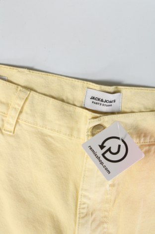 Ανδρικό κοντό παντελόνι Jack & Jones, Μέγεθος L, Χρώμα Κίτρινο, Τιμή 23,25 €
