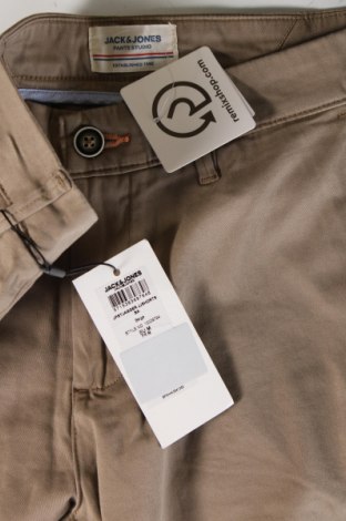 Мъжки къс панталон Jack & Jones, Размер M, Цвят Бежов, Цена 36,90 лв.