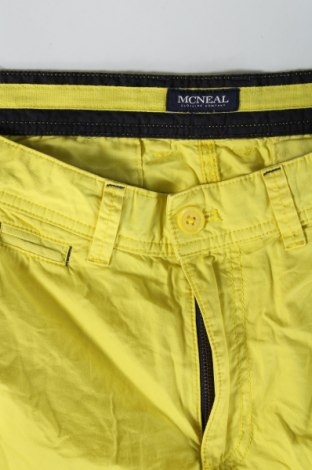 Pantaloni scurți de bărbați McNeal, Mărime M, Culoare Galben, Preț 84,38 Lei