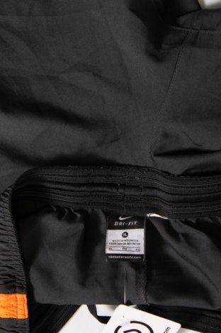 Мъжки къс панталон Nike, Размер XL, Цвят Сив, Цена 34,00 лв.