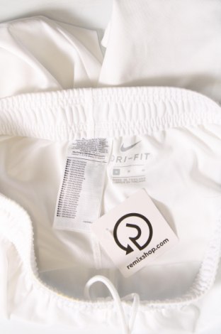 Ανδρικό κοντό παντελόνι Nike, Μέγεθος M, Χρώμα Λευκό, Τιμή 19,98 €