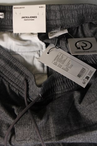 Мъжки панталон Jack & Jones, Размер L, Цвят Сив, Цена 99,00 лв.