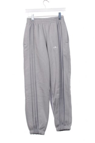 Pantaloni trening de bărbați Adidas, Mărime XS, Culoare Gri, Preț 168,26 Lei