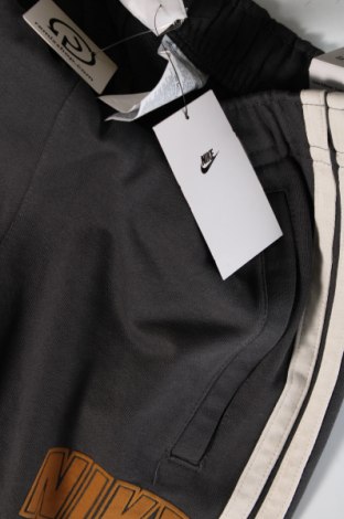 Ανδρικό αθλητικό παντελόνι Nike, Μέγεθος S, Χρώμα Γκρί, Τιμή 28,76 €