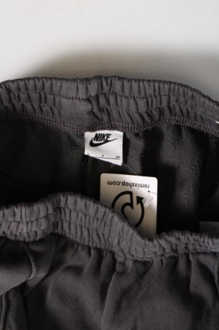 Ανδρικό αθλητικό παντελόνι Nike, Μέγεθος S, Χρώμα Γκρί, Τιμή 31,16 €