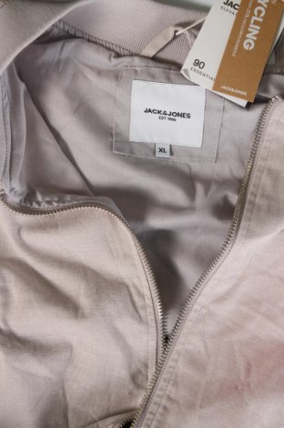 Ανδρικό μπουφάν Jack & Jones, Μέγεθος XL, Χρώμα Εκρού, Τιμή 30,62 €