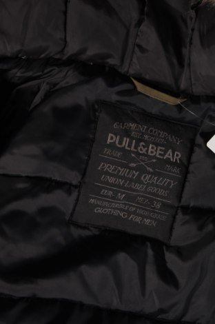 Мъжко яке Pull&Bear, Размер M, Цвят Зелен, Цена 34,22 лв.