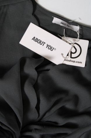 Kleid About You, Größe M, Farbe Grau, Preis € 17,58