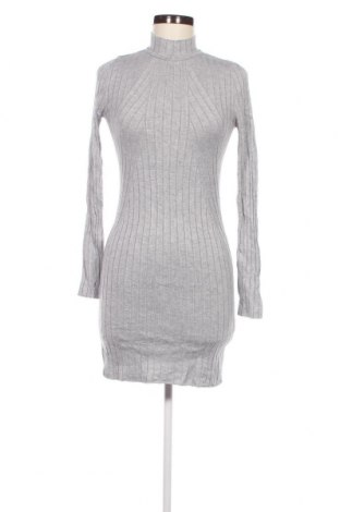 Kleid Stradivarius, Größe S, Farbe Grau, Preis € 5,49