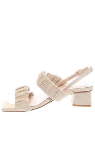 Sandalen, Größe 37, Farbe Ecru, Preis € 47,94