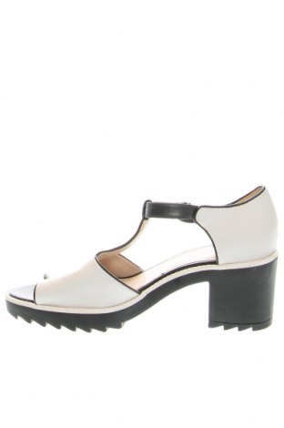 Sandále Clarks, Veľkosť 38, Farba Biela, Cena  60,51 €