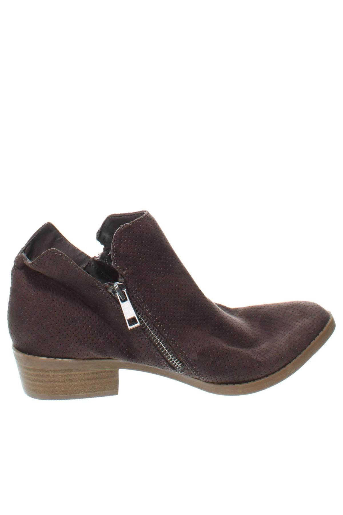 Botine de damă Universal Thread, Mărime 38, Culoare Maro, Preț 78,95 Lei