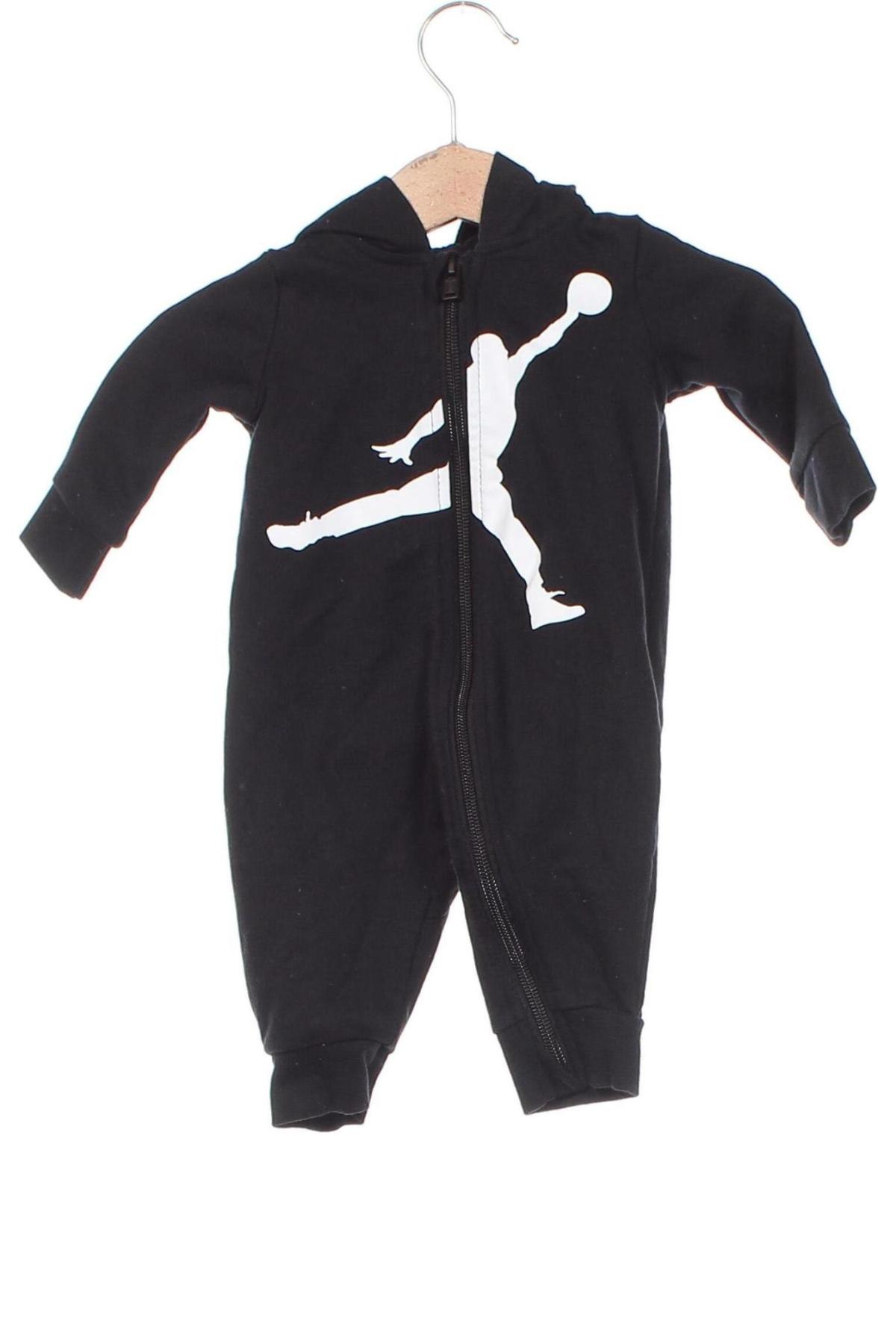 Salopetă pentru copii. Air Jordan Nike, Mărime 2-3m/ 56-62 cm, Culoare Negru, Preț 208,42 Lei
