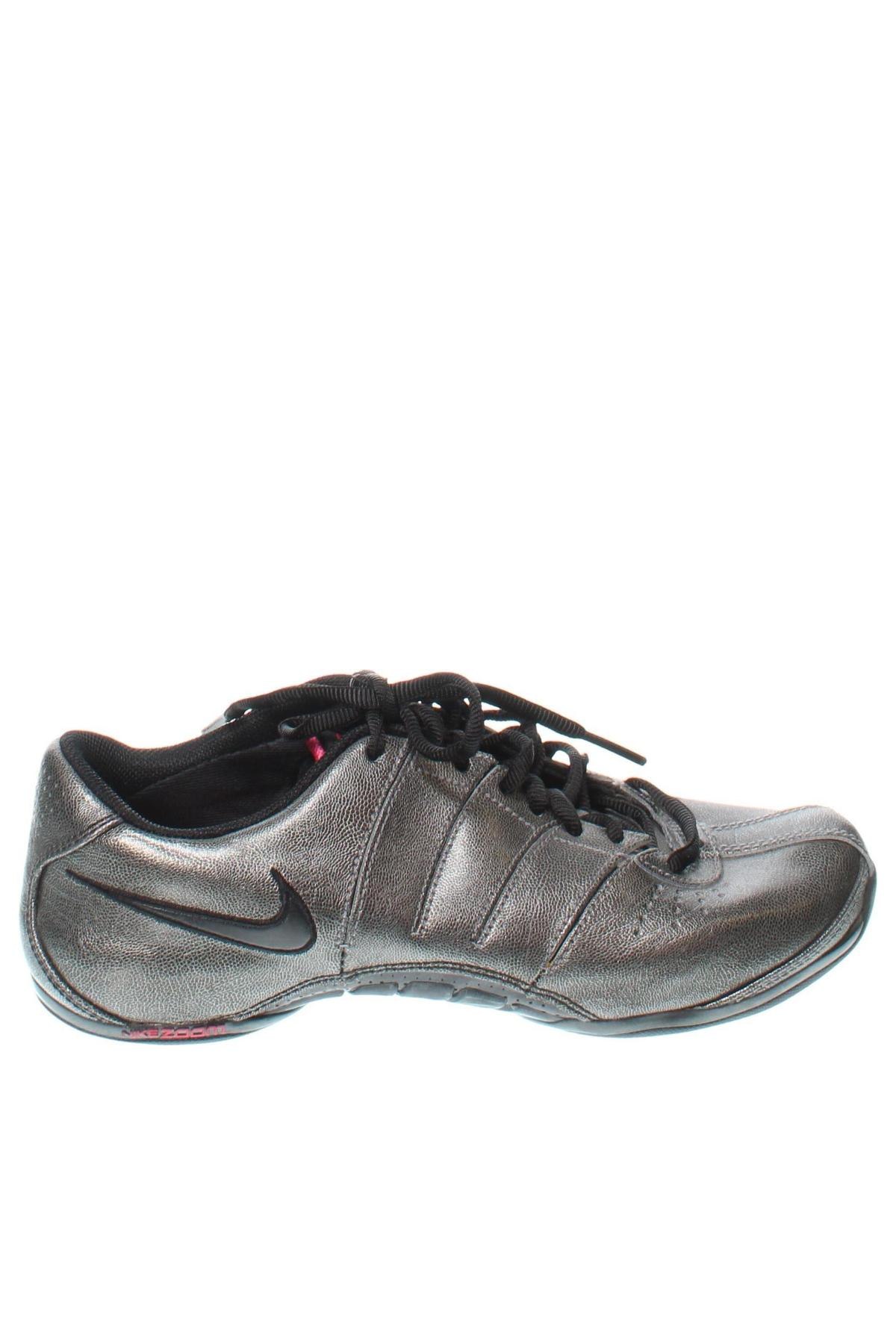 Детски обувки Nike, Размер 36, Цвят Сив, Цена 56,00 лв.