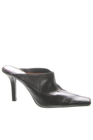 Чехли Zara, Размер 35, Цвят Кафяв, Цена 42,56 лв.