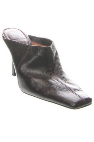 Чехли Zara, Размер 35, Цвят Кафяв, Цена 42,56 лв.