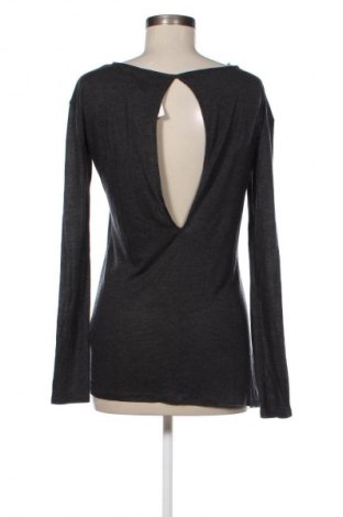 Damen Shirt Guess, Größe S, Farbe Grau, Preis 43,30 €
