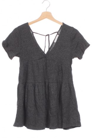Дамска блуза Pull&Bear, Размер XS, Цвят Сив, Цена 19,99 лв.