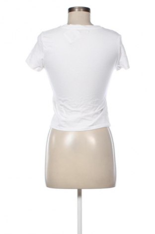 Γυναικείο t-shirt Cropp, Μέγεθος M, Χρώμα Λευκό, Τιμή 9,21 €