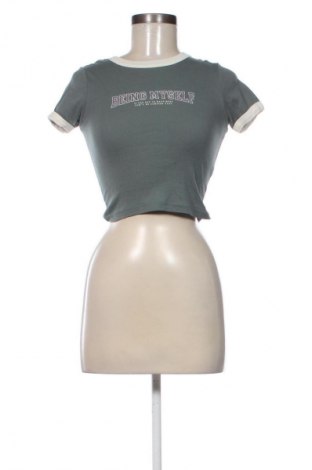 Damen T-Shirt Pull&Bear, Größe S, Farbe Grün, Preis 7,99 €