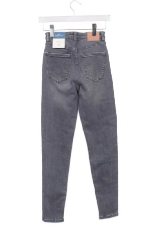Γυναικείο Τζίν Bershka, Μέγεθος S, Χρώμα Γκρί, Τιμή 23,52 €