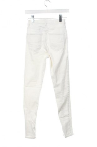 Dámske džínsy  Bershka, Veľkosť XS, Farba Biela, Cena  14,83 €