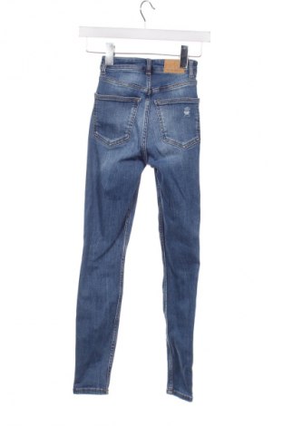 Γυναικείο Τζίν Bershka, Μέγεθος XXS, Χρώμα Μπλέ, Τιμή 14,83 €