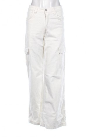 Damen Jeans Bershka, Größe S, Farbe Ecru, Preis 15,36 €