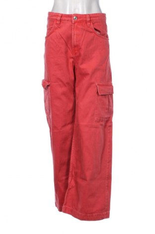 Damskie jeansy Bershka, Rozmiar M, Kolor Czerwony, Cena 69,01 zł