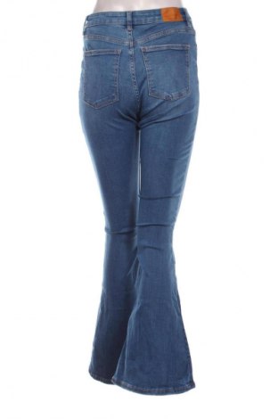 Damskie jeansy Bershka, Rozmiar S, Kolor Niebieski, Cena 95,99 zł