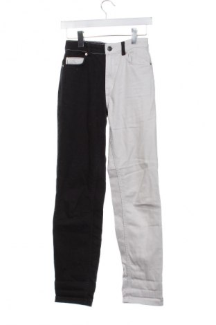 Damskie jeansy Bershka, Rozmiar XS, Kolor Kolorowy, Cena 67,41 zł