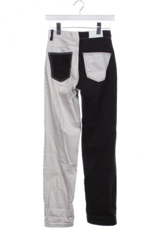 Damskie jeansy Bershka, Rozmiar XS, Kolor Kolorowy, Cena 67,41 zł