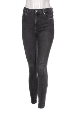 Dámske džínsy  Bershka, Veľkosť S, Farba Sivá, Cena  14,83 €