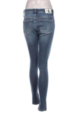 Дамски дънки Calvin Klein Jeans, Размер M, Цвят Син, Цена 68,99 лв.