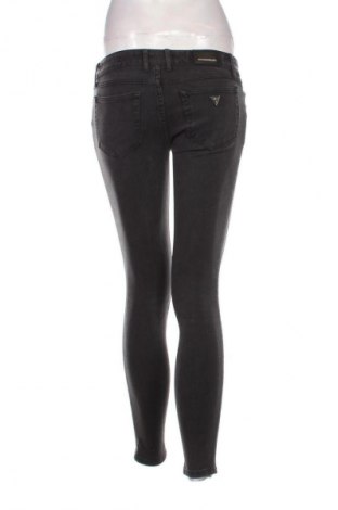 Damskie jeansy Guess, Rozmiar S, Kolor Szary, Cena 245,99 zł