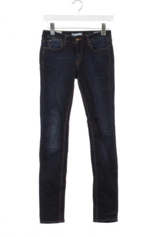 Damskie jeansy Le Temps Des Cerises, Rozmiar XS, Kolor Niebieski, Cena 94,00 zł