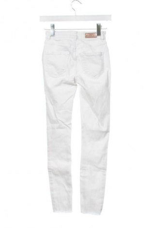 Blugi de femei ONLY, Mărime XS, Culoare Alb, Preț 89,47 Lei