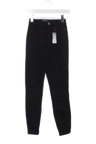 Dámske džínsy  Pieces, Veľkosť XXS, Farba Čierna, Cena  44,95 €