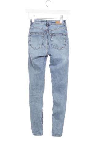 Damskie jeansy Pull&Bear, Rozmiar XXS, Kolor Niebieski, Cena 69,01 zł