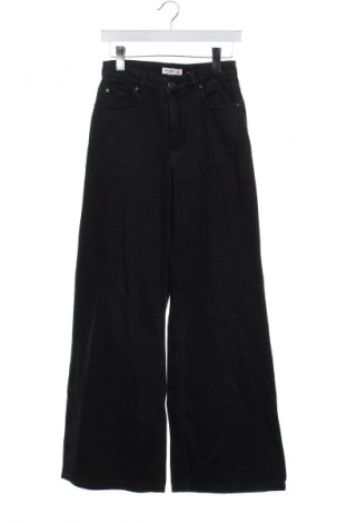 Damskie jeansy Pull&Bear, Rozmiar XS, Kolor Czarny, Cena 67,41 zł