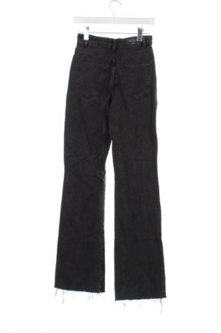 Damskie jeansy Stradivarius, Rozmiar XS, Kolor Czarny, Cena 66,67 zł