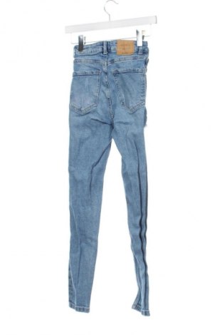 Blugi de femei Stradivarius, Mărime XXS, Culoare Albastru, Preț 76,32 Lei