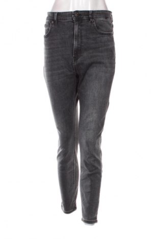 Dámske džínsy  Stradivarius, Veľkosť XL, Farba Sivá, Cena  16,95 €