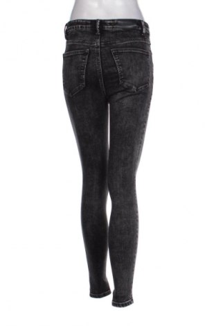 Damskie jeansy Stradivarius, Rozmiar S, Kolor Czarny, Cena 69,01 zł