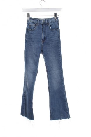 Damskie jeansy Stradivarius, Rozmiar S, Kolor Niebieski, Cena 69,01 zł